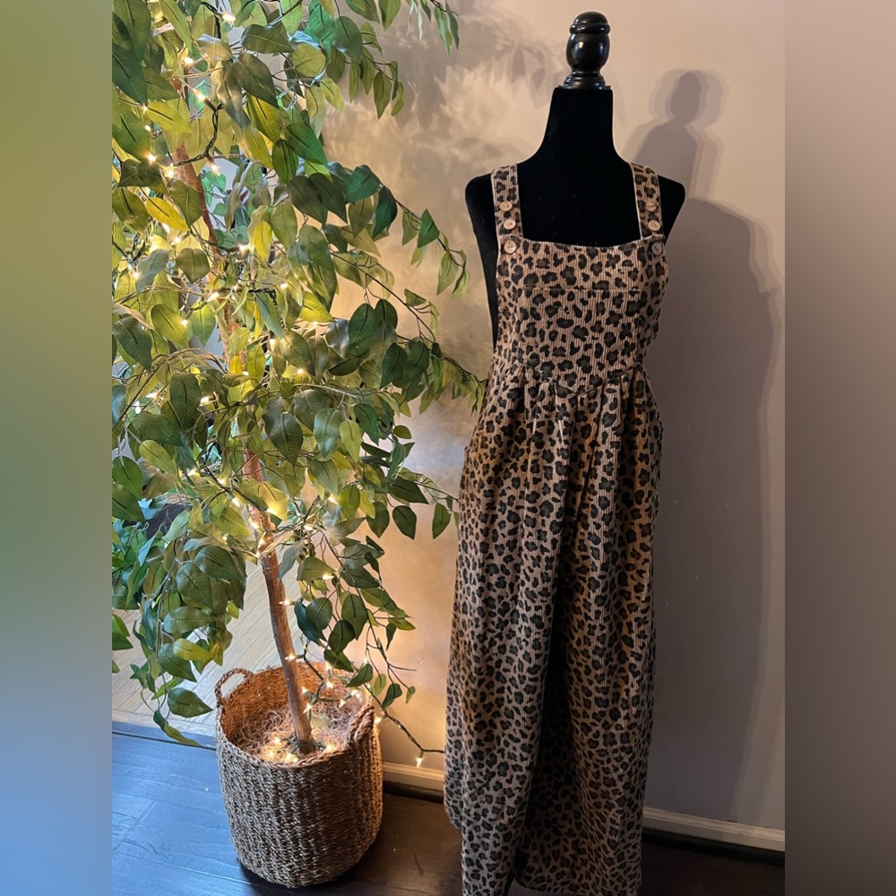 Vintage leopard print overalls. Wide leg super comfortable
